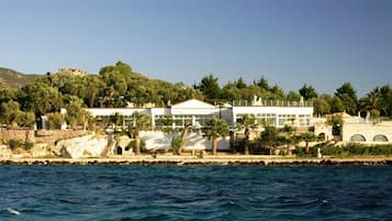 Playa privada, arena blanca, traslado desde/hacia la playa gratis