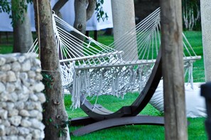 Private beach, white sand, free beach shuttle, beach cabanas - Oliviera Private Island Hotel – Kalem Island (Dikili)