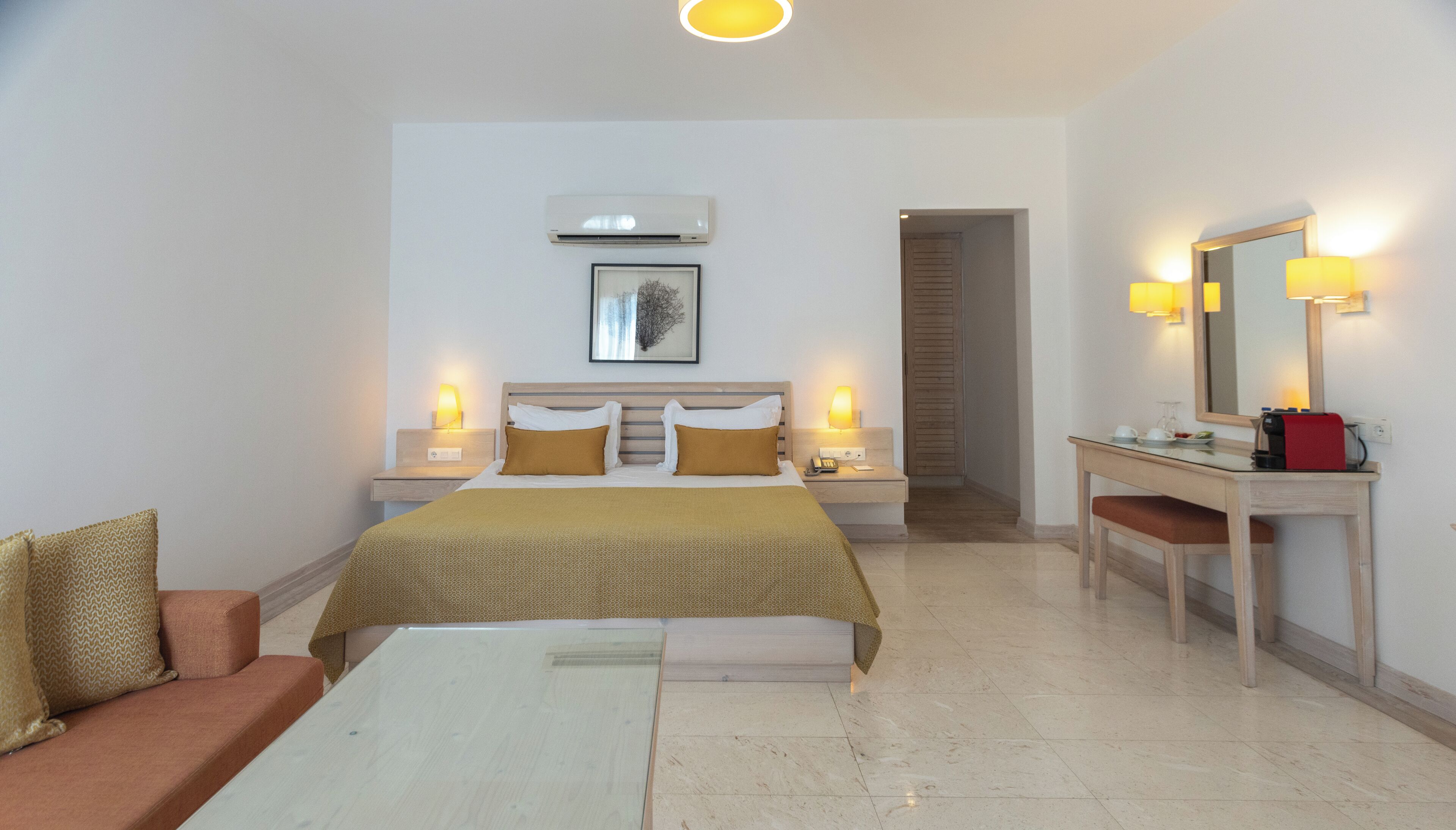 DELUXE ROOM