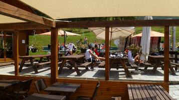 Lunch and dinner served, Regional cuisine