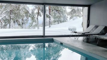 Indoor pool, pool loungers