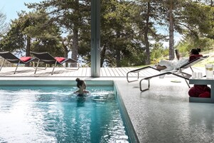 Indoor pool, sun loungers
