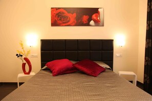 Double or Twin Room | Minibar, in-room safe, desk, free WiFi