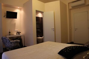 Chambre Double ou avec lits jumeaux | Minibar, coffres-forts dans les chambres, bureau, Wi-Fi gratuit