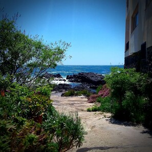 Beach nearby, white sand - Orpheus (Giardini Naxos)