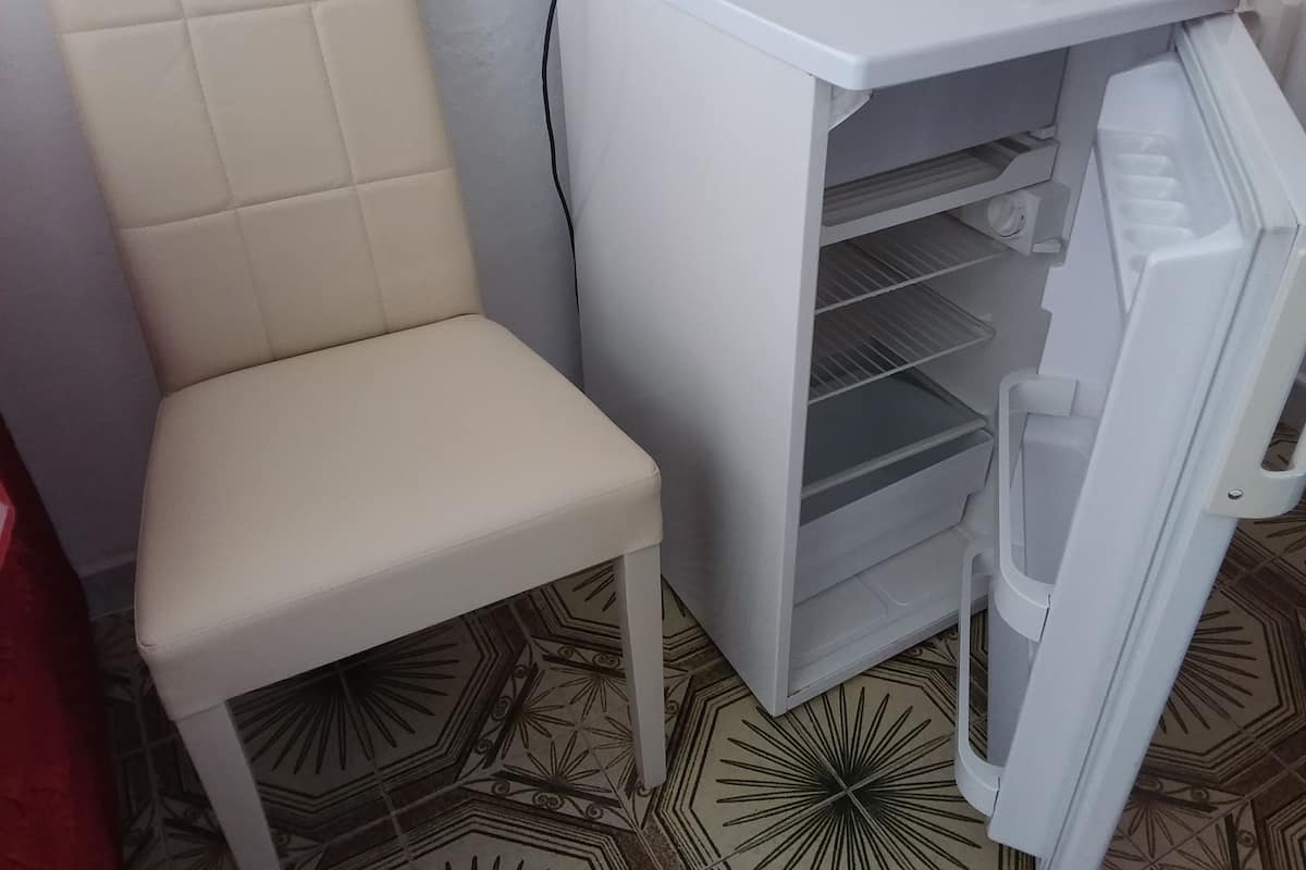 Desk, bed sheets