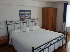 Desk, bed sheets - Orpheus (Giardini Naxos)