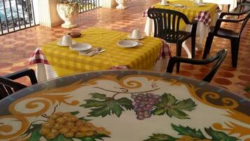 Free daily continental breakfast