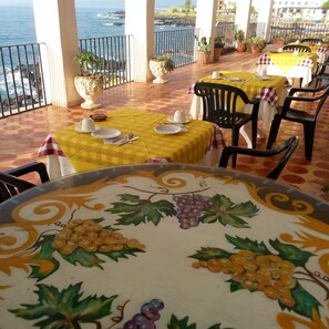 Free daily continental breakfast  - Orpheus (Giardini Naxos)