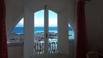 Panoramic Double Room | Desk, bed sheets