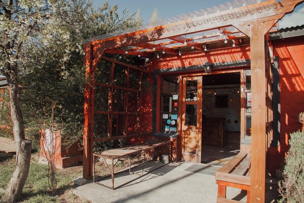Exterior - Schilling Patagonia Travellers - Hostel (El Calafate)