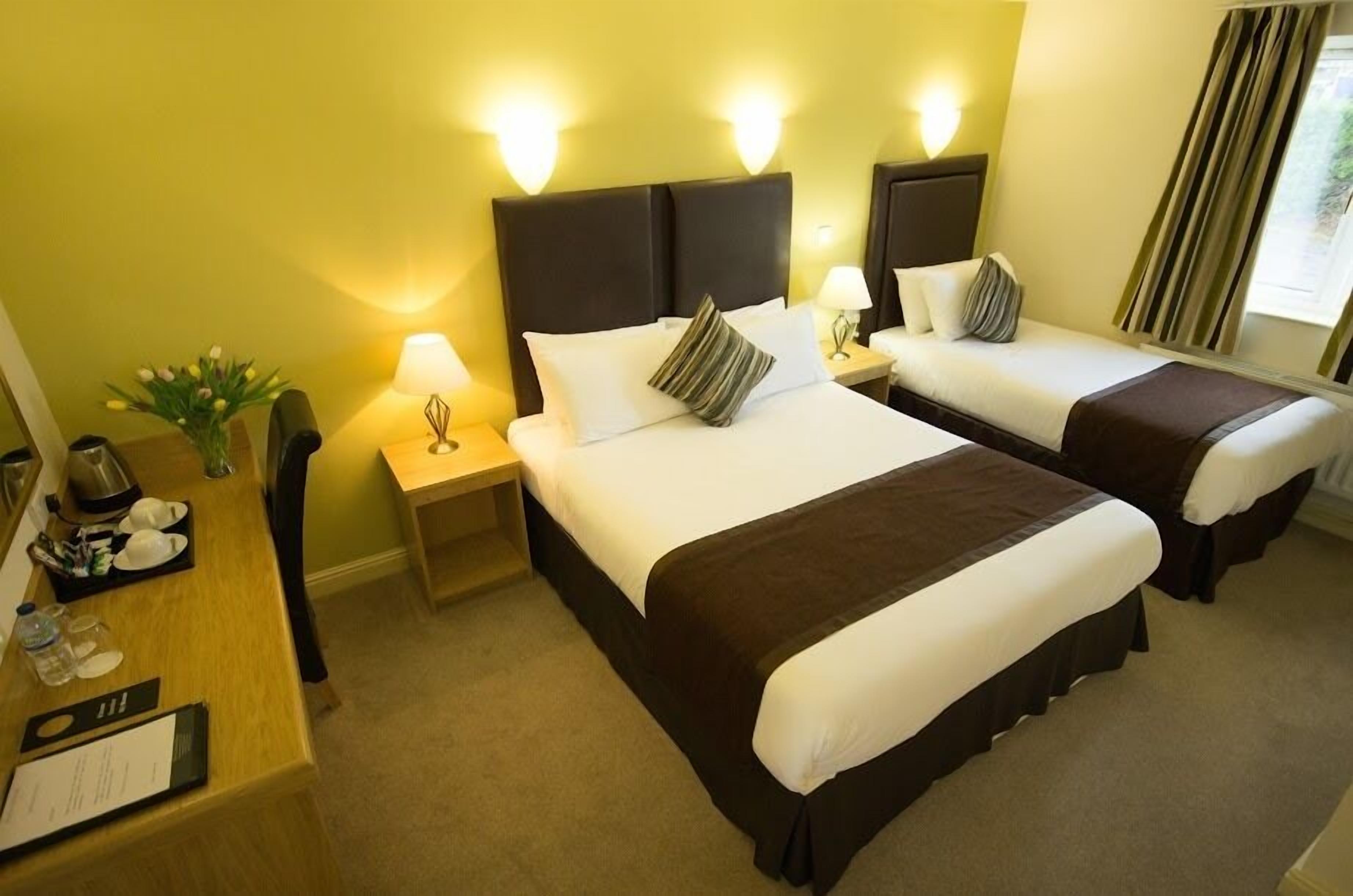 executive twin room, 2 single beds | desk, laptop workspace, iron/ironing board, free wifi