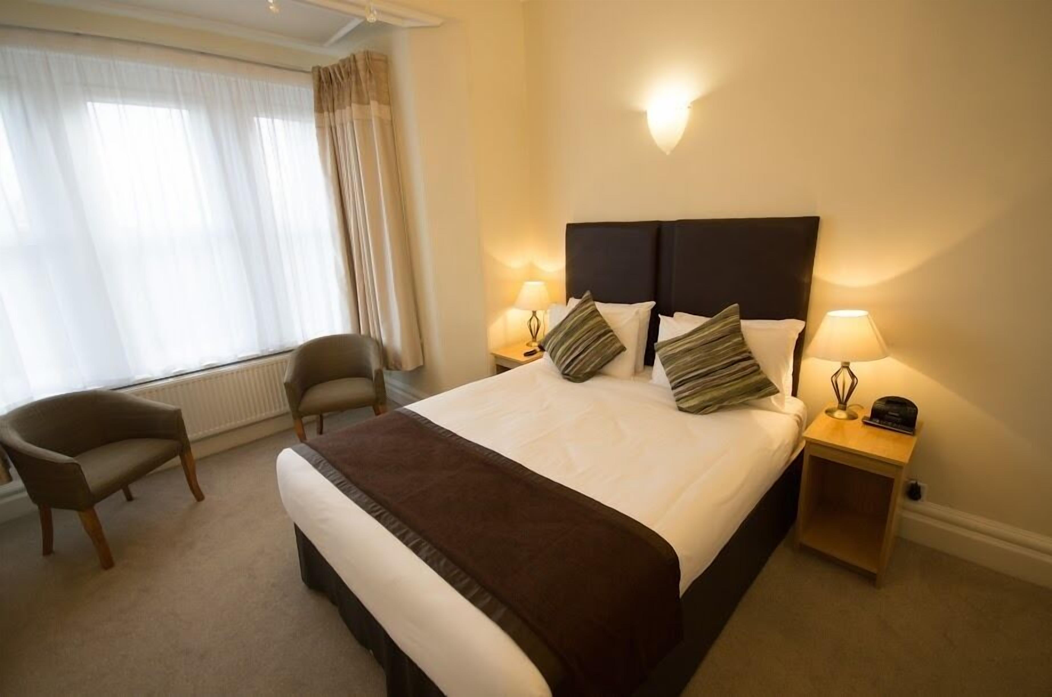 desk, laptop workspace, iron/ironing board, free wifi