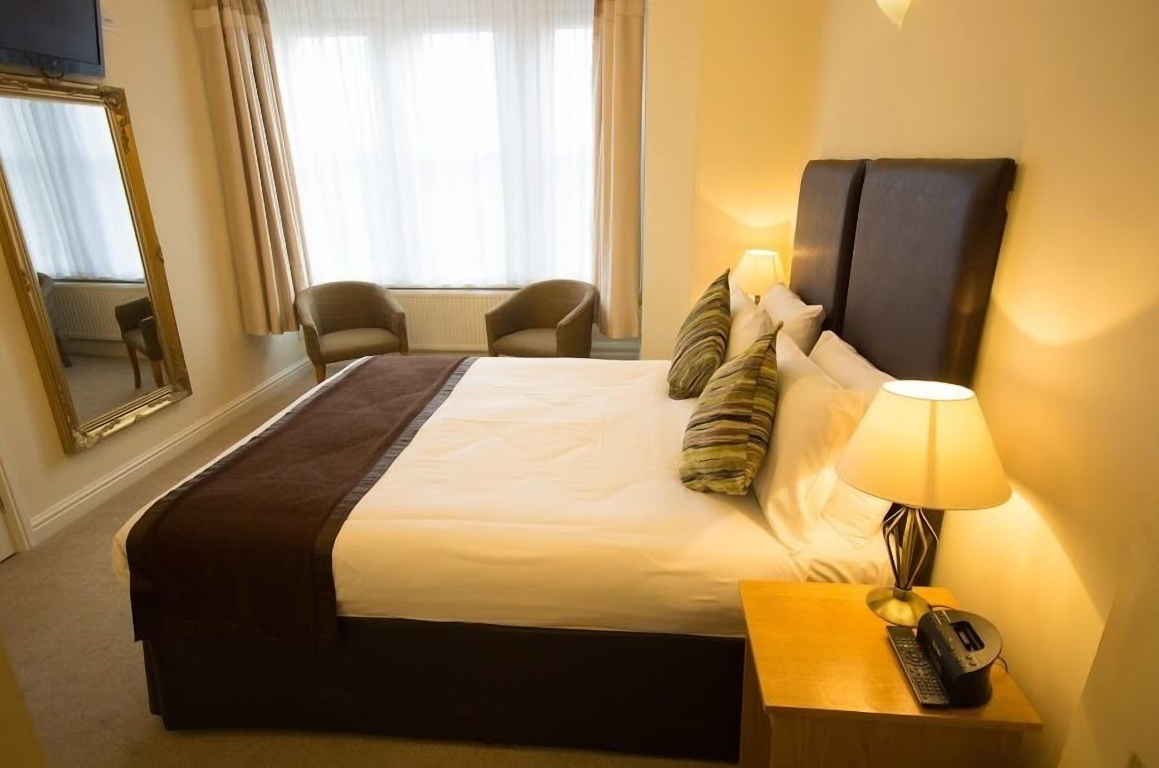 desk, laptop workspace, iron/ironing board, free wifi