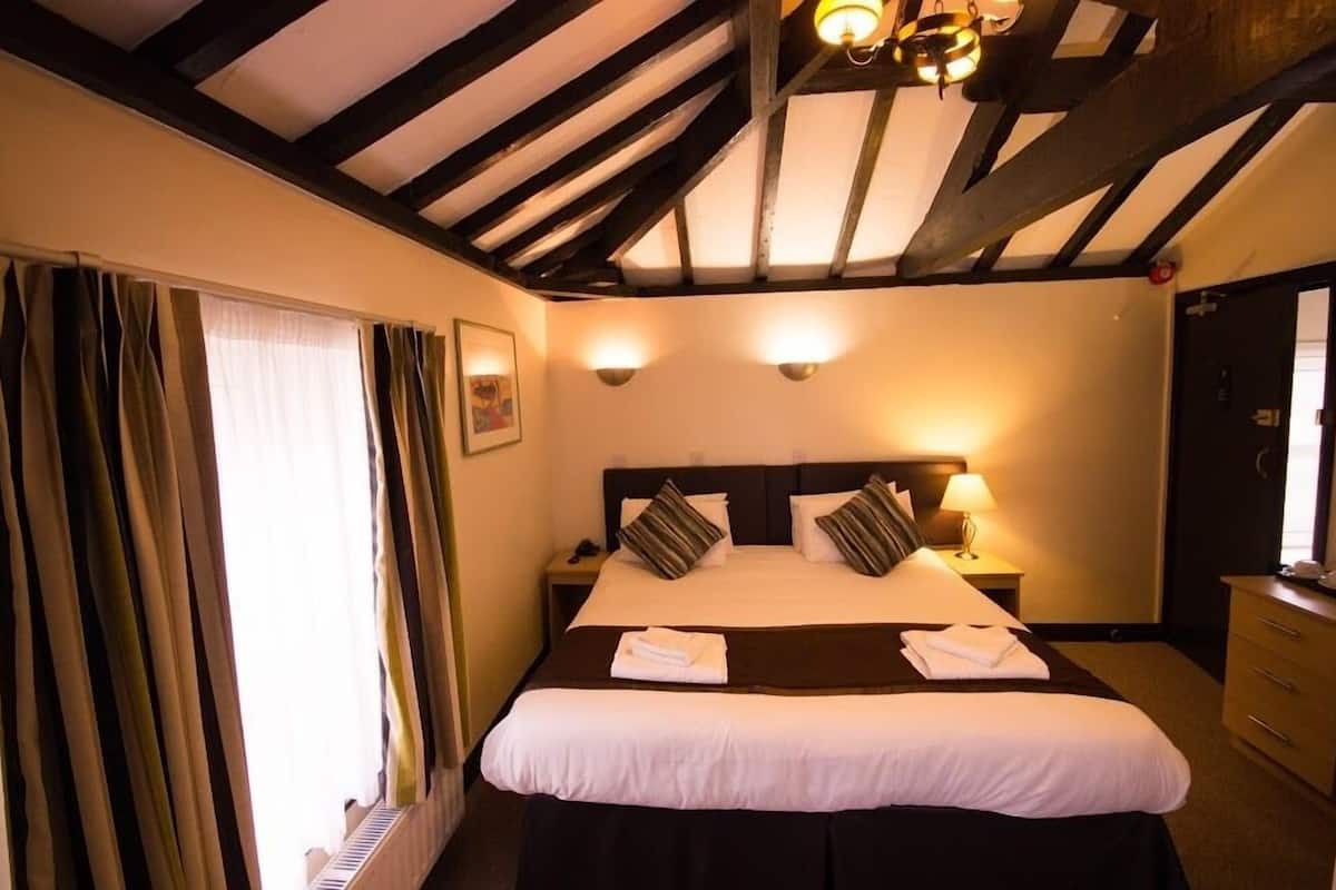 double room | desk, laptop workspace, iron/ironing board, free wifi