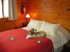 In-room safe, iron/ironing board, free cots/infant beds, free WiFi - Pequeña Comarca Departamentos del Alquiler Turístico (San Martin de los Andes)