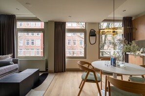 Appartement, 1 slaapkamer | Luxe beddengoed, een kluis op de kamer, een laptopwerkplek