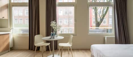 Large Studio with Kitchen