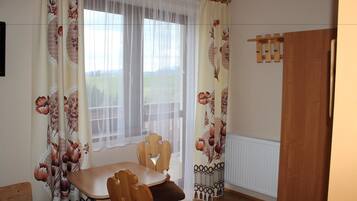 Triple Room | Individually decorated, individually furnished, free cots/infant beds