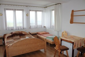 Individually decorated, individually furnished, free cots/infant beds - Pokoje gościnne Kamińscy (Bialy Dunajec)