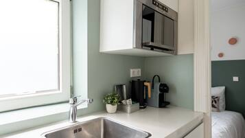 Large 1 Bedroom Apartment | Private kitchen | Fridge, microwave, oven, stovetop