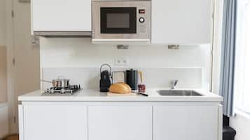 One-bedroom (4 persons) | Cocina privada | Refrigerador con congelador, microondas y parrilla de estufa