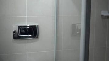 Bañera con ducha, cabezal de ducha tipo lluvia