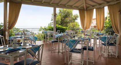 Hôtel Sant'Andrea, The Originals Relais (Relais du Silence)