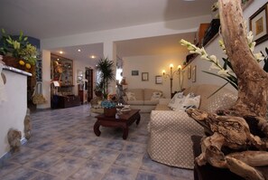 บริเวณนั่งเล่นท  ี่ล็อบบี้