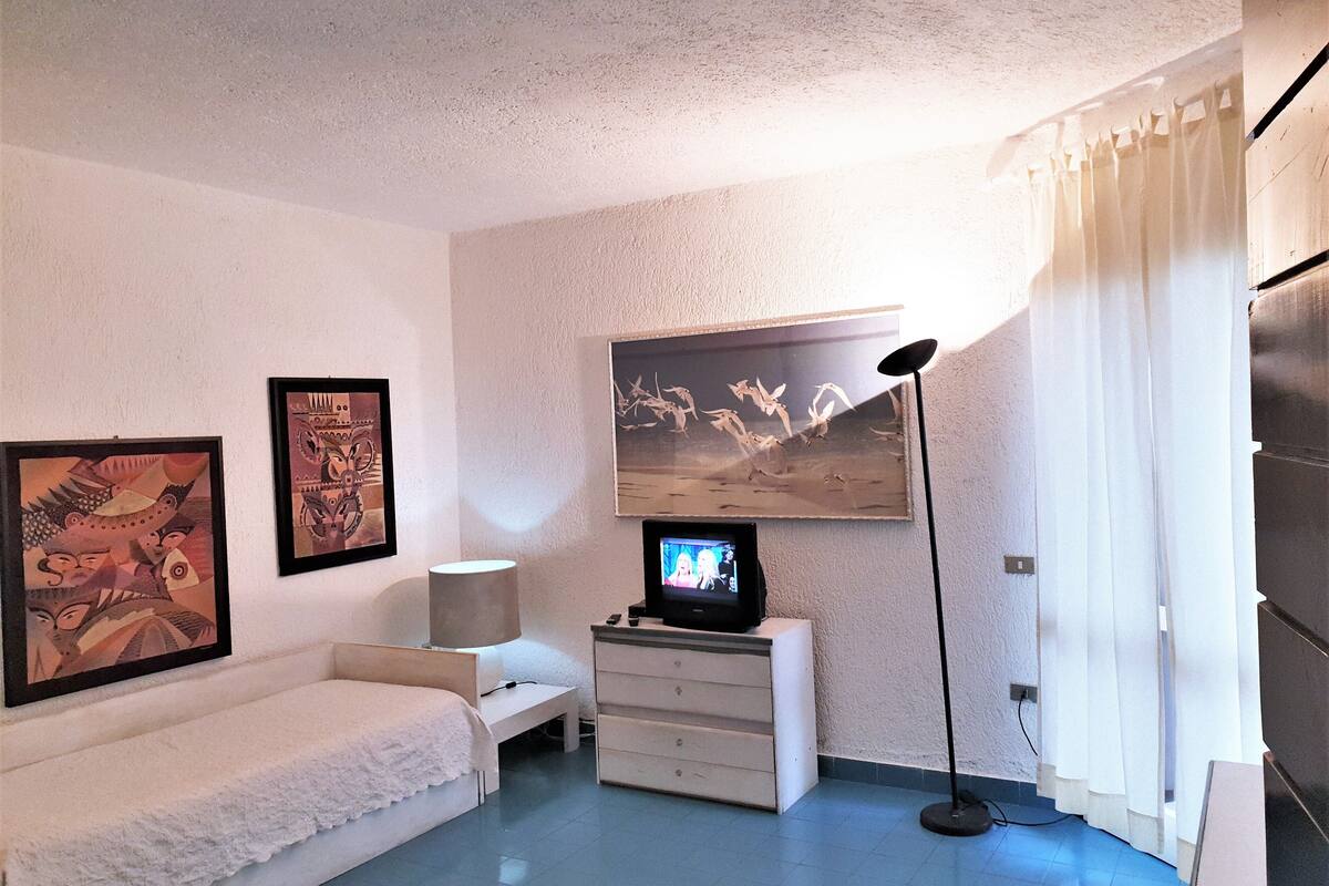 Apartment, 2 Bedrooms, Kitchenette (For six people) | Living area | TV