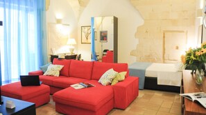 Suíte júnior | Roupas de cama premium, edredons de pluma, individualmente decorados