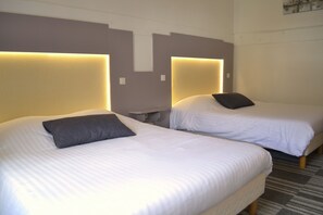 Premium bedding, pillow-top beds, desk, blackout curtains - La Demeure des 2 Trésors (La Bresse)