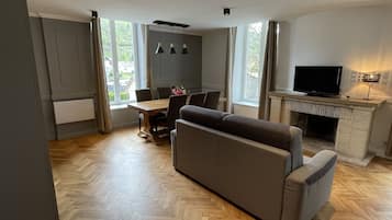 Premium bedding, pillowtop beds, desk, blackout drapes