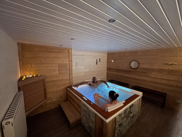 Couples treatment rooms, hot stone massages, deep-tissue massages - La Demeure des 2 Trésors (La Bresse)