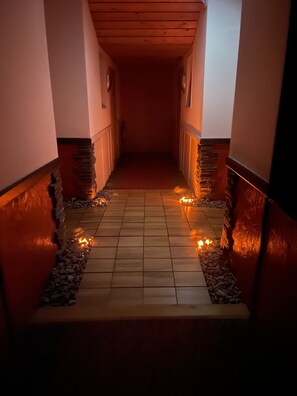Interior entrance - La Demeure des 2 Trésors (La Bresse)