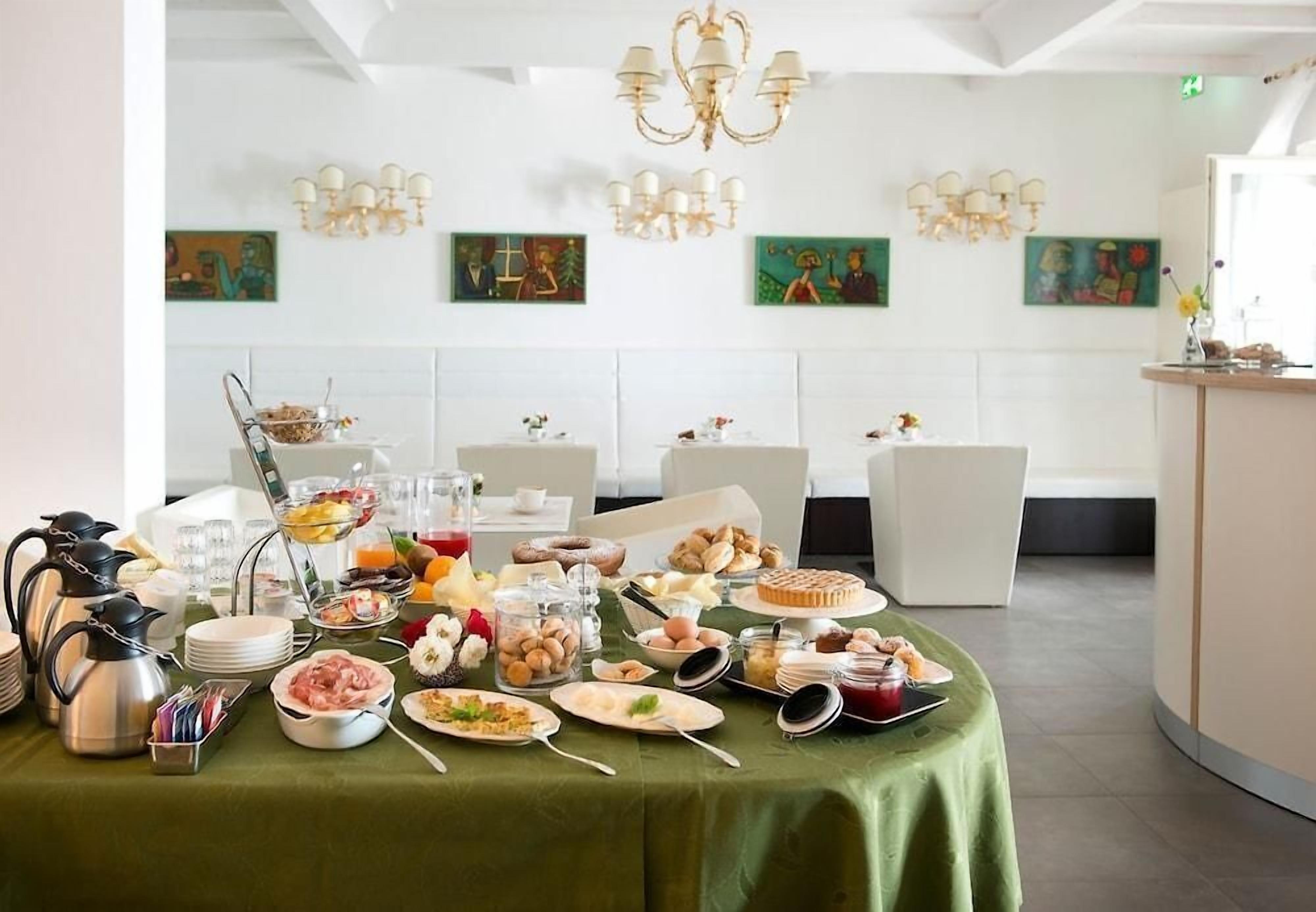 รวมอาหารเช้าแบบคอนติเนนทัล ทุกวัน