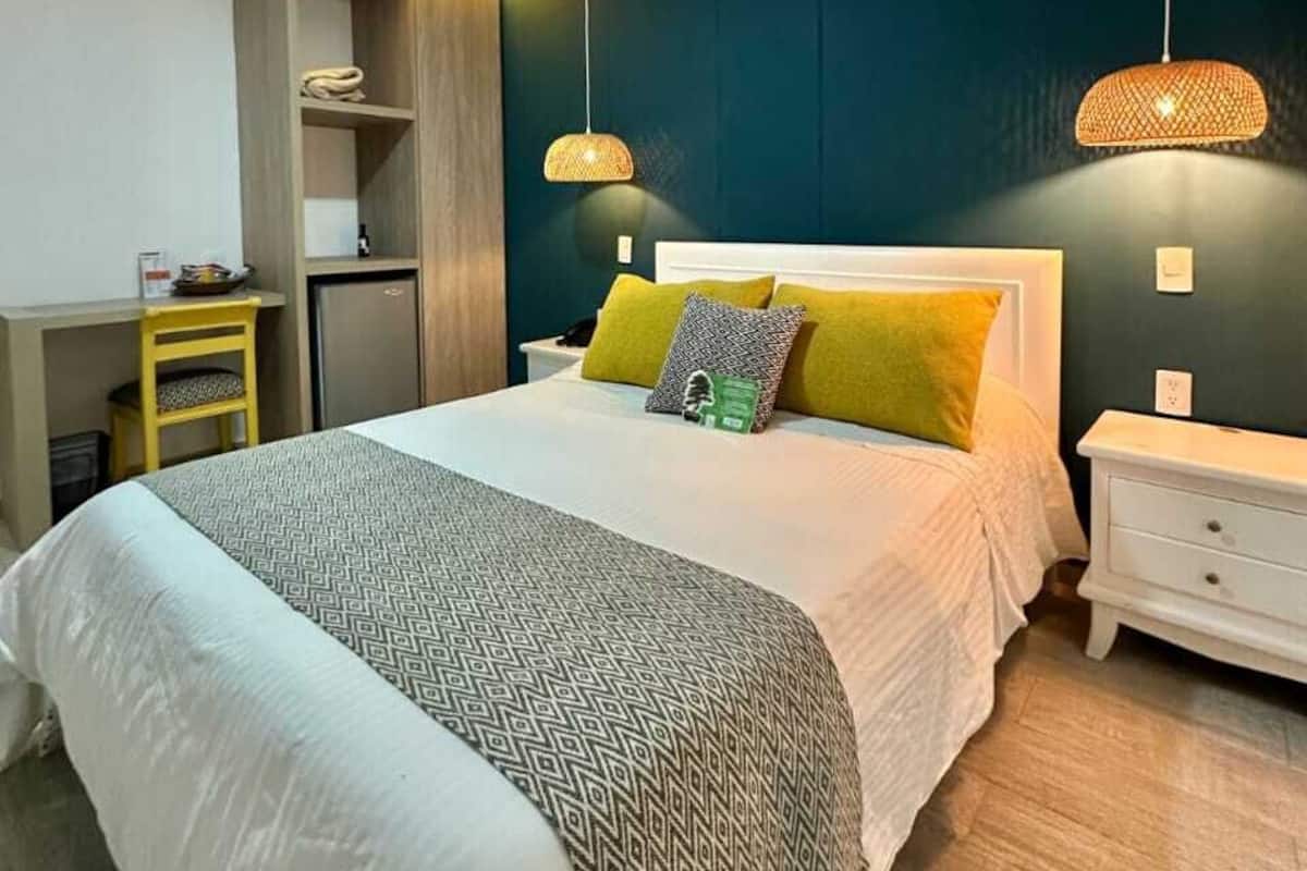 Minibar, coffre-fort, bureau, systĂšme dâinsonorisation