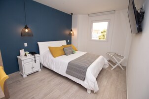 Standard Double Room | Minibar, in-room safe, desk, soundproofing