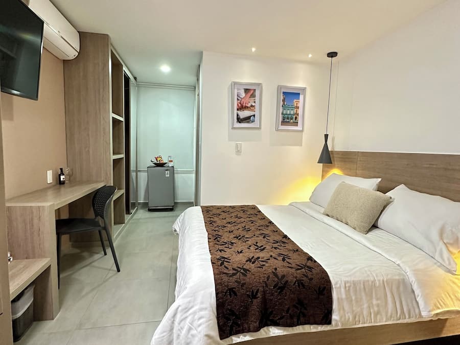 Standard Single Room | Minibar, in-room safe, desk, soundproofing