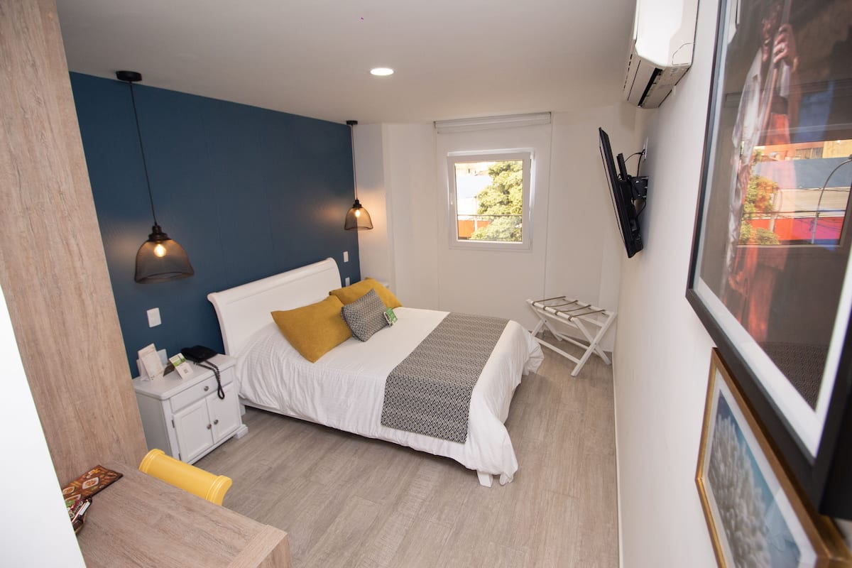 Standard Double Room | Minibar, in-room safe, desk, soundproofing