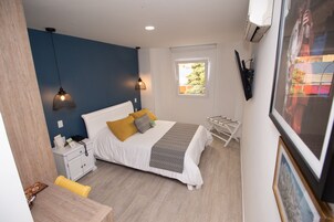 Standard Double Room | Minibar, in-room safe, desk, soundproofing