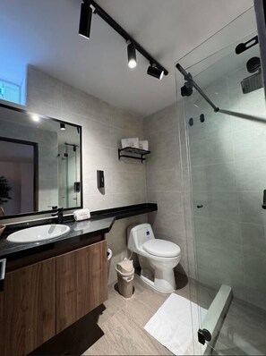 Junior Studio Suite | Bathroom