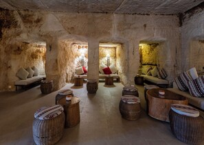 Breakfast, lunch and dinner served