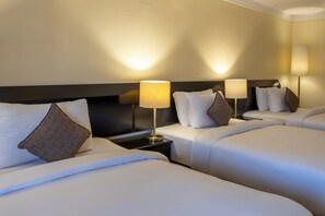 Tremannsrom – basic | Minibar, safe på rommet, skrivebord og blendingsgardiner