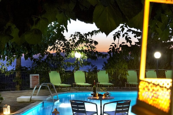 Outdoor pool, pool umbrellas, sun loungers