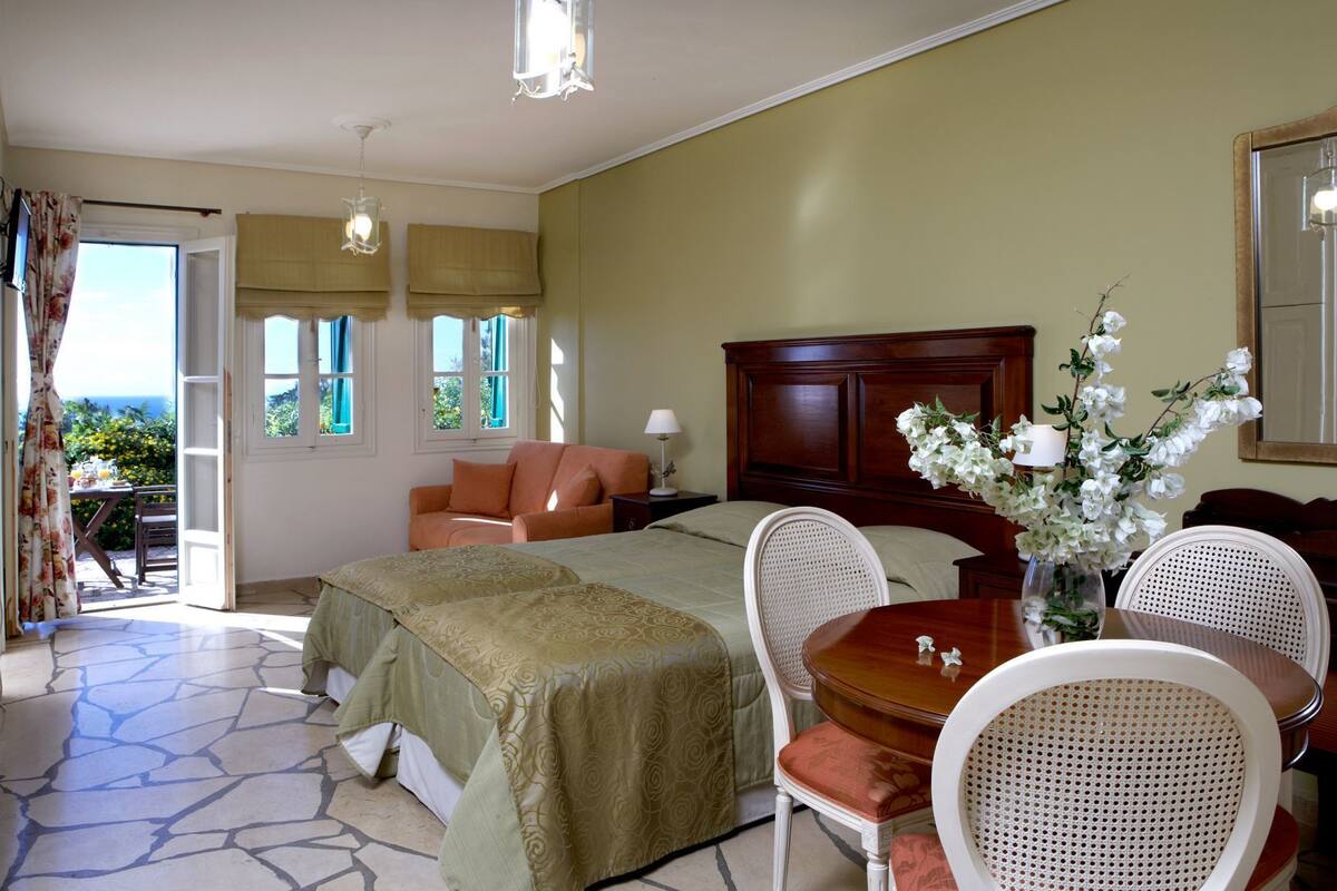 Estudio, vistas al mar | Sábanas de algodón egipcio y ropa de cama de alta calidad