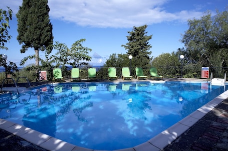 Outdoor pool, pool umbrellas, sun loungers