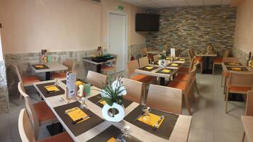 Breakfast, lunch, dinner served; French cuisine