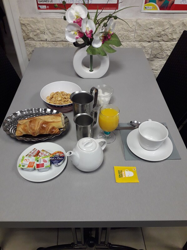 Daily full breakfast for a fee