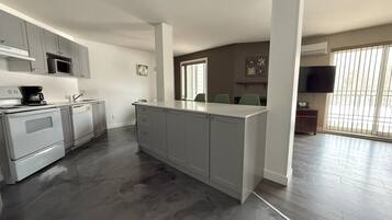 Condo, 2 habitaciones, cocina | Cocina privada